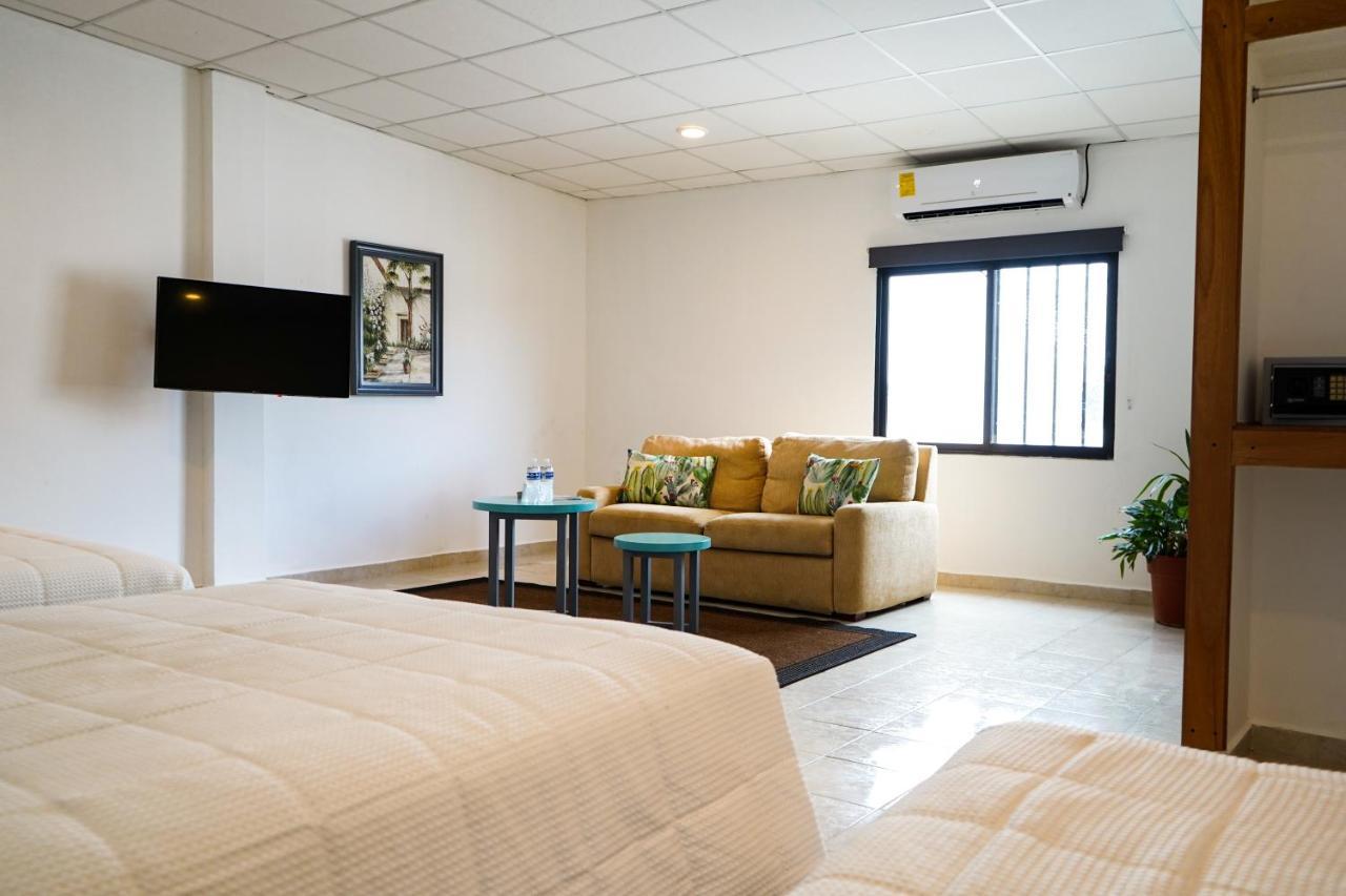 Hotel & Suites Arges - Centro Chetumal Kültér fotó
